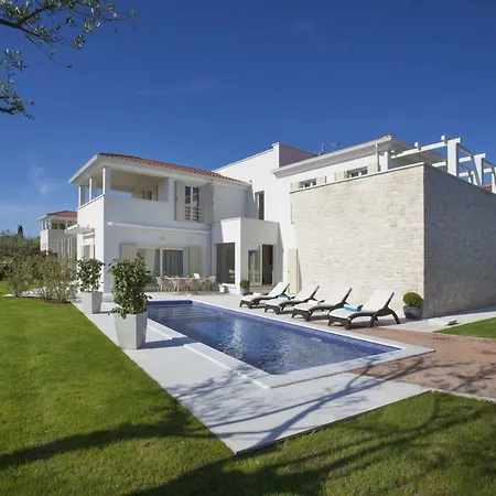 Candida Villa